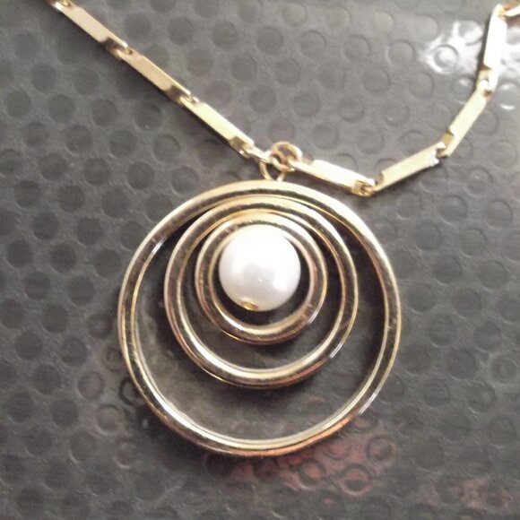 Gold Tone Triple Circle w/Faux Pearl 16" Necklace - Picture 3 of 3